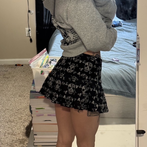 Wet seal skirt - Picture 2 of 3